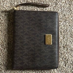 Michael Kors table case